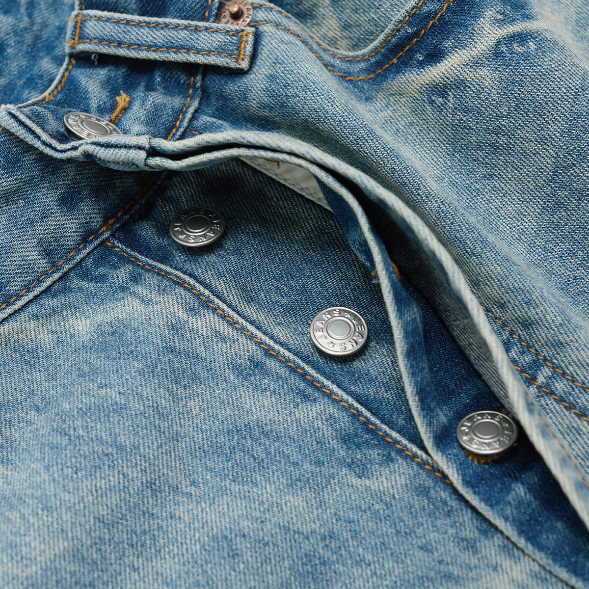 Bermudas vaqueras con salpicaduras de pintura