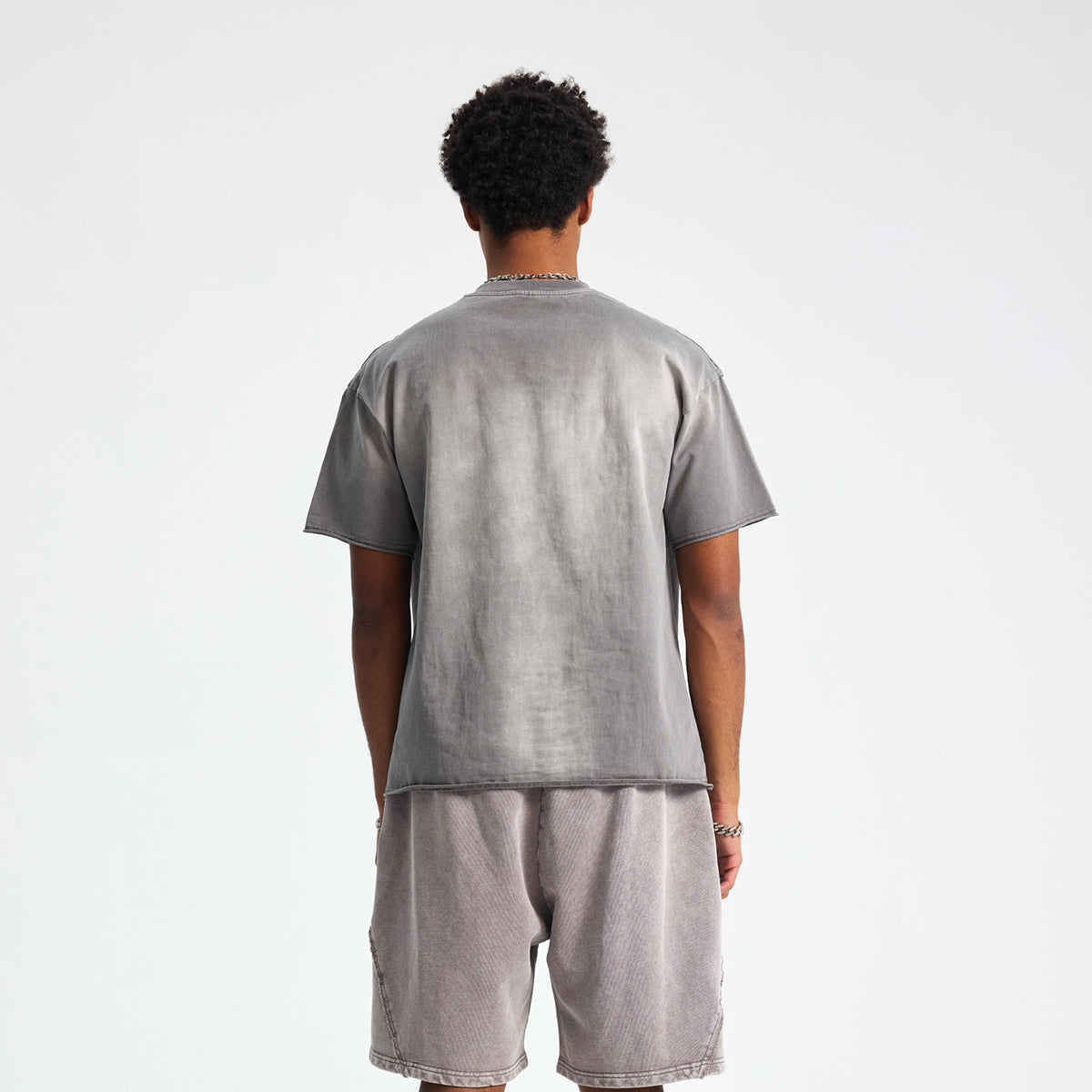 Camiseta gótica pesada con gráficos y bordes sin rematar