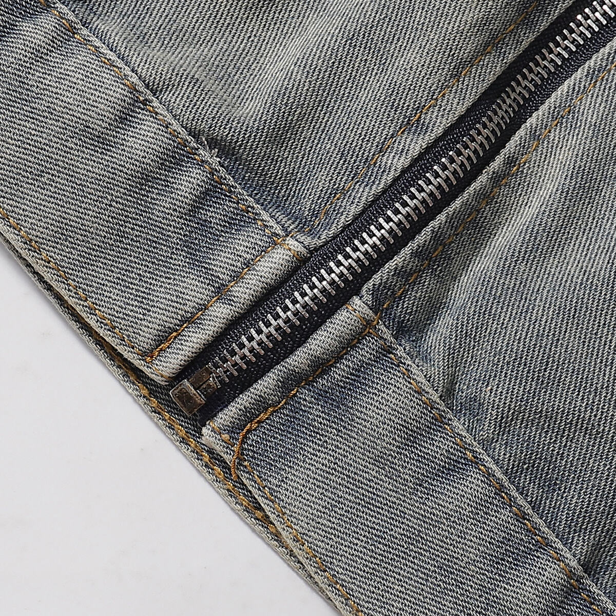 Shorts vaqueros con mariposas bordadas y adornados con perlas