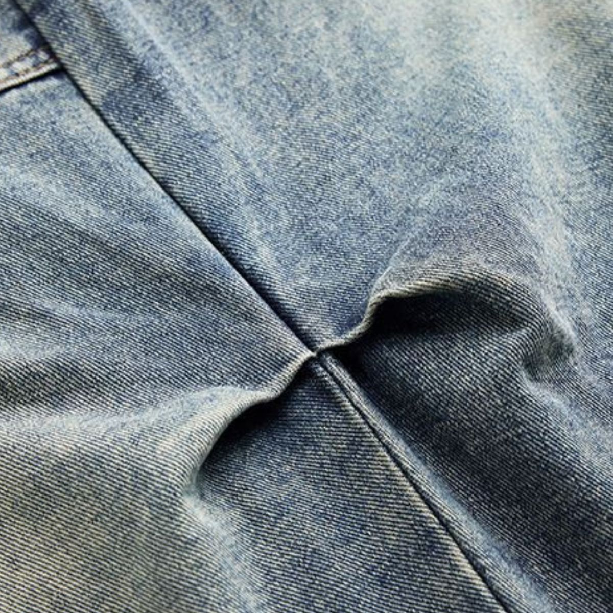 Vaqueros oversize con pliegues laterales