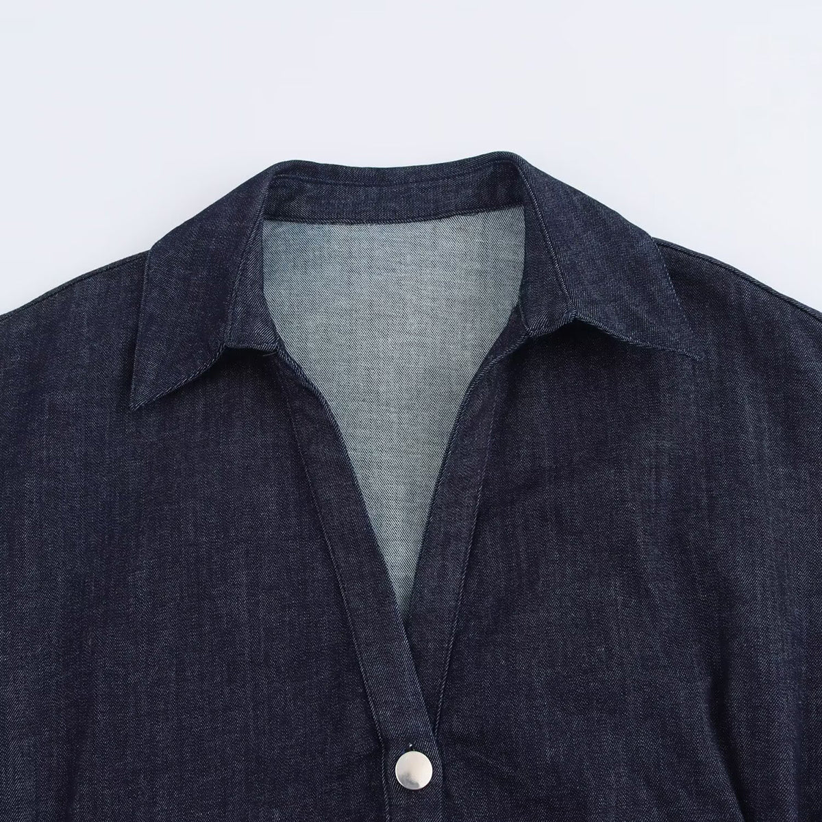 Vestido midi de mezclilla con botones delanteros y manga corta