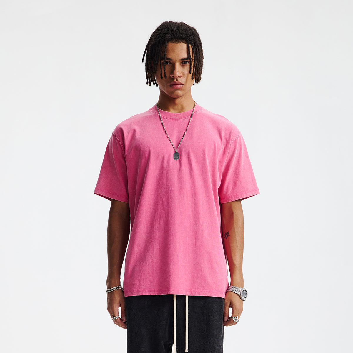 Camiseta lavada de corte holgado y peso pesado de 8.25 oz