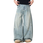 Vaqueros desgastados con dobladillo sin rematar y pierna de barril rotos