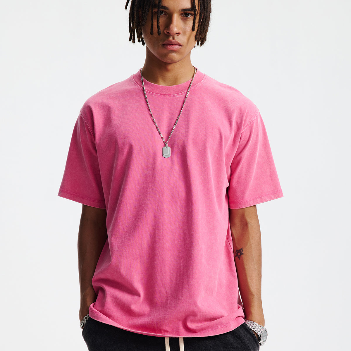 Camiseta lavada de corte holgado y peso pesado de 8.25 oz