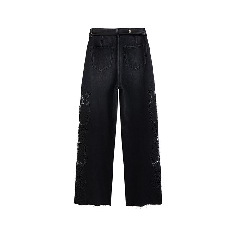 Vaqueros de cintura alta con aberturas y cuentas de perlas