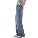 Vaqueros rectos rotos con dobladillo desgastado