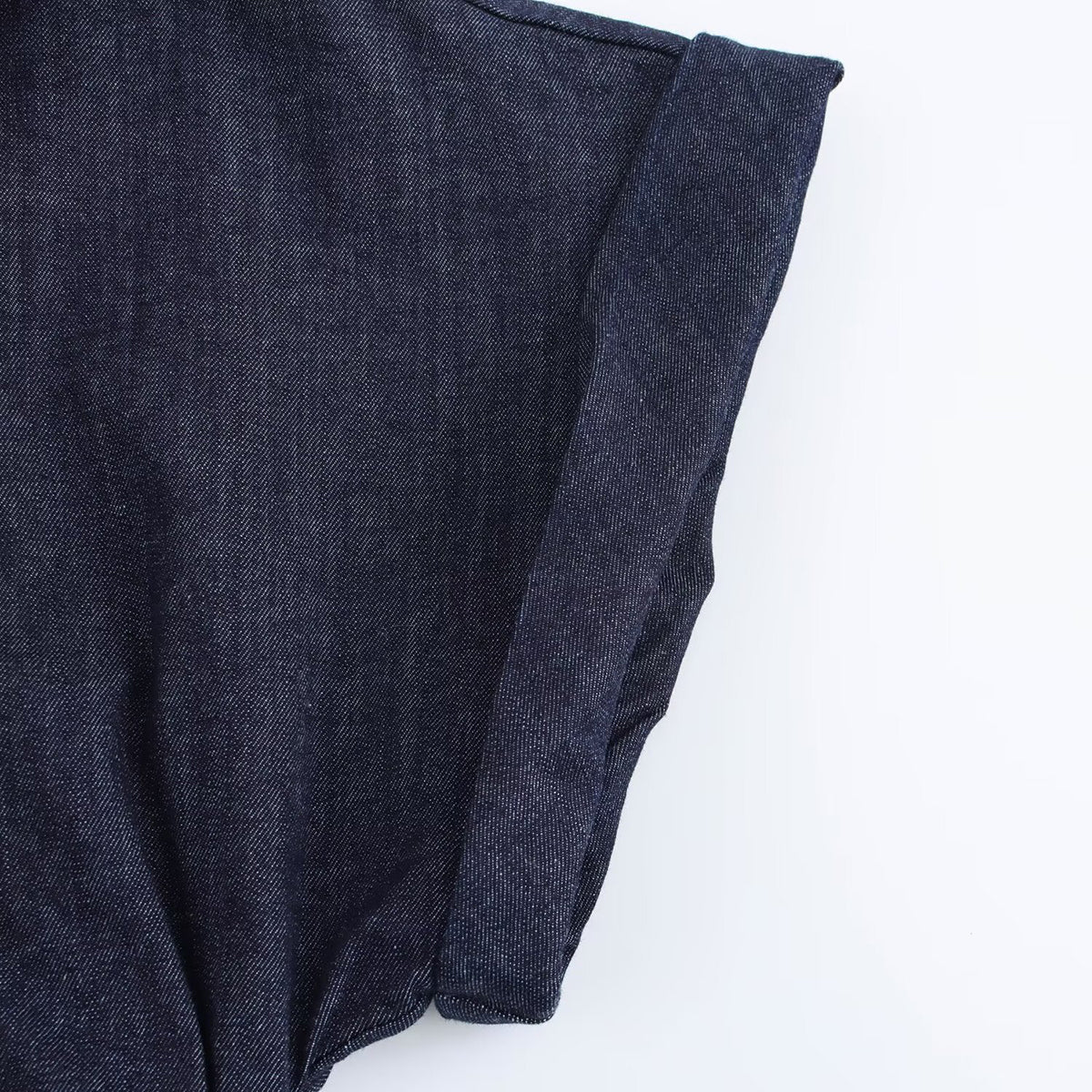 Vestido midi de mezclilla con botones delanteros y manga corta