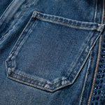 Vaqueros recortados con bordado floral y pedrería