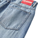 Vaqueros rectos rotos con dobladillo desgastado