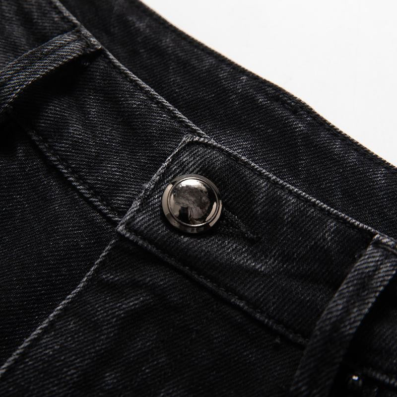 Vaqueros de cintura alta con aberturas y cuentas de perlas