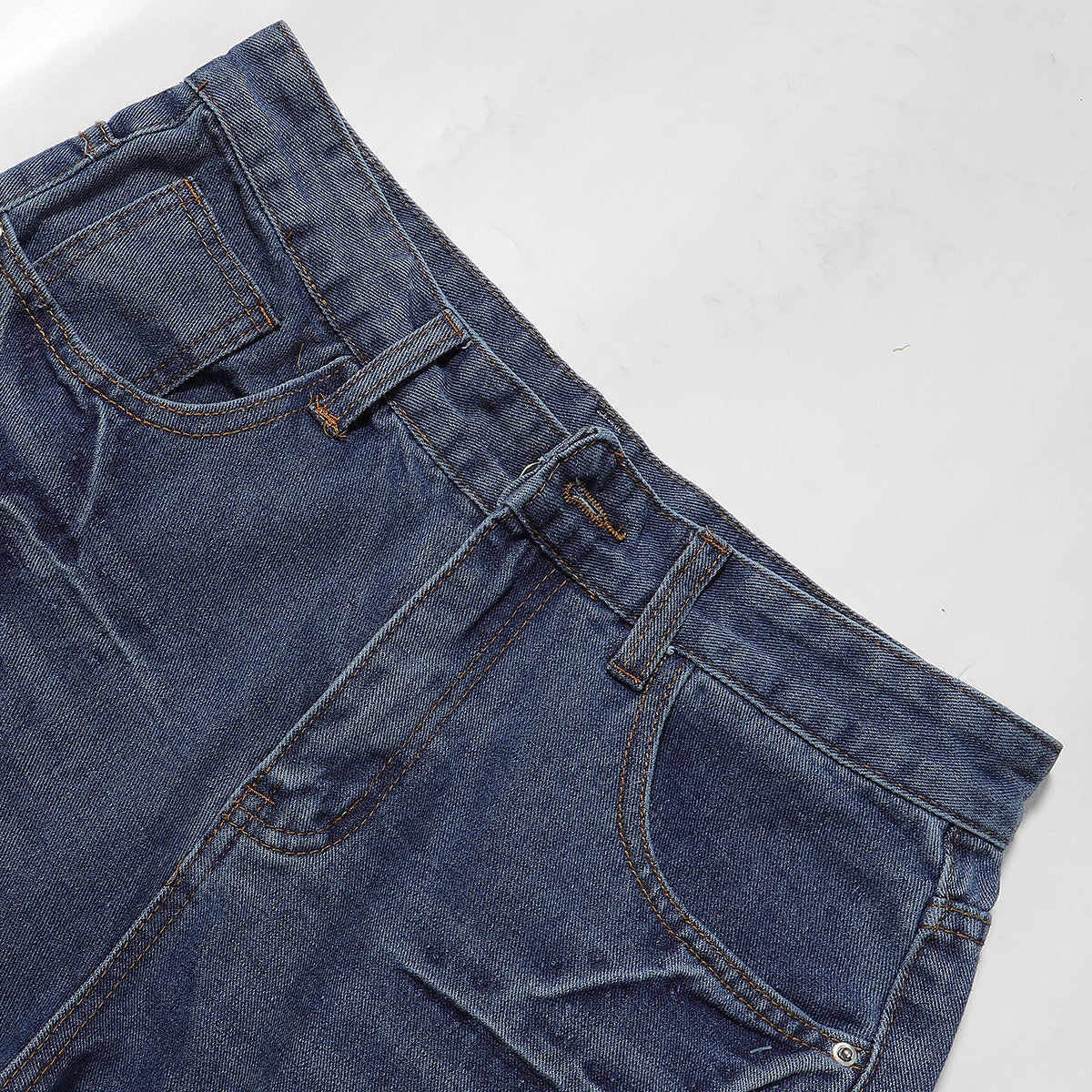 Bermudas vaqueras rasgadas con parches de camuflaje