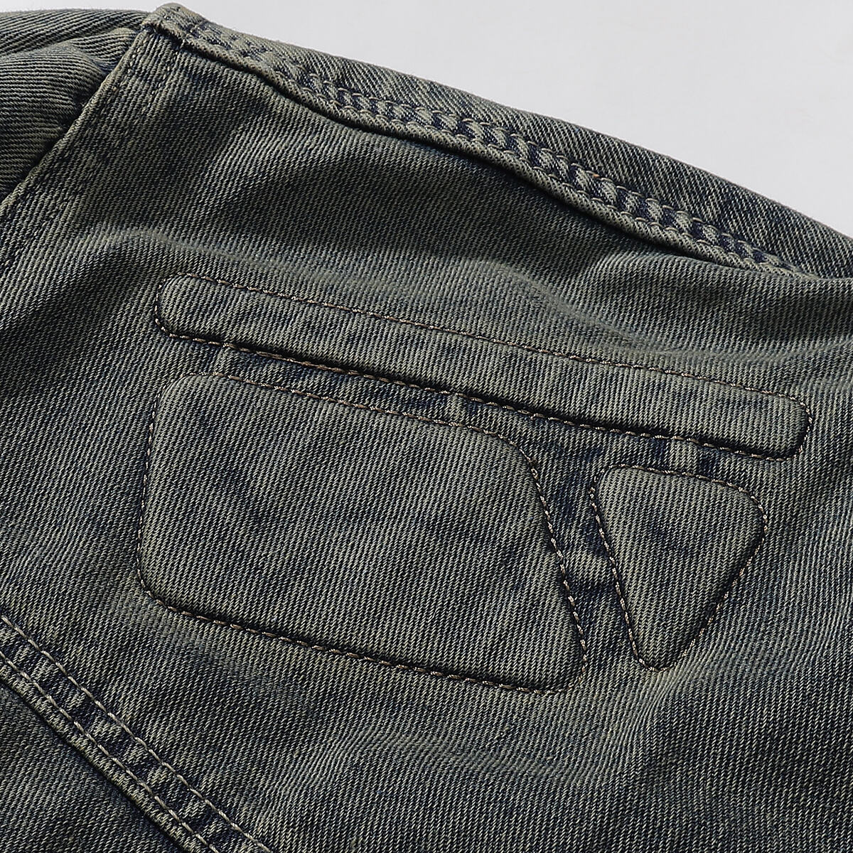 Shorts vaqueros con mariposas bordadas y adornados con perlas