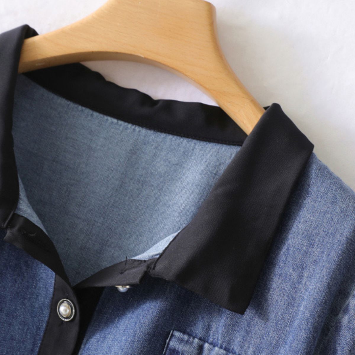 Vestido camisero vaquero de manga corta con patchwork