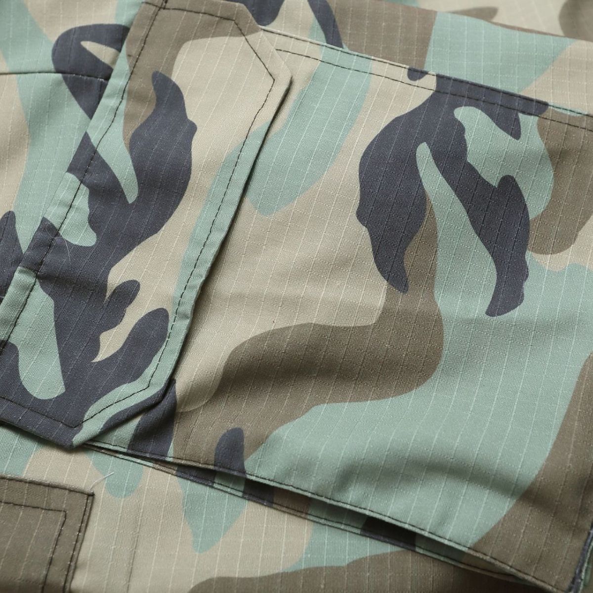 Vintage Camo Star Embroidered Cargo Shorts