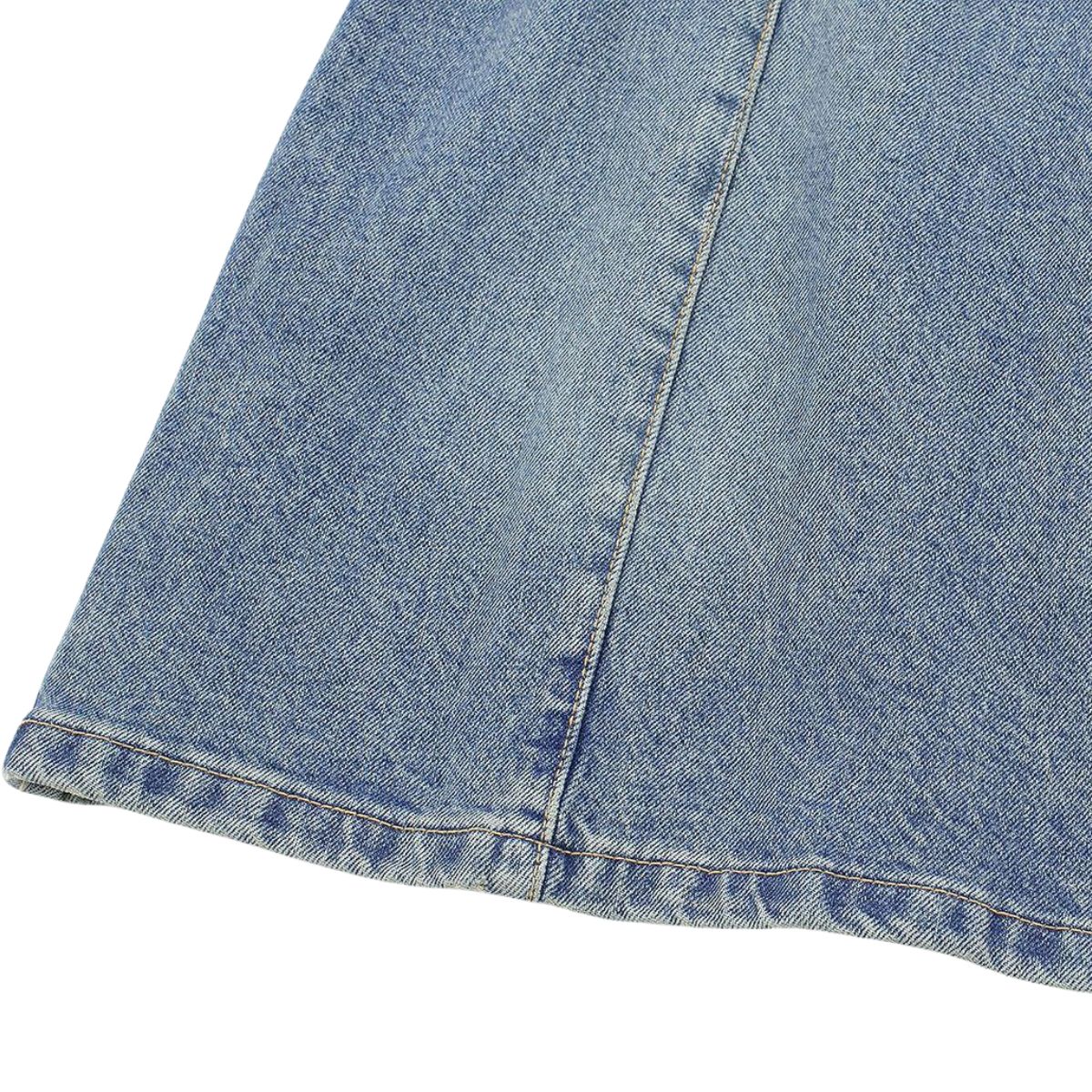 Falda vaquera con bordado de perlas y lavado vintage