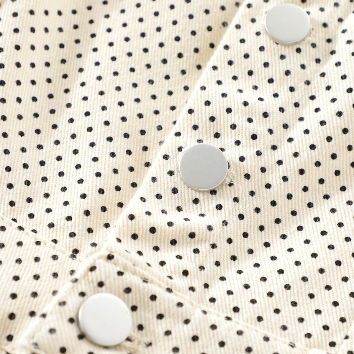 Falda vaquera con bordado de perlas y lavado vintage