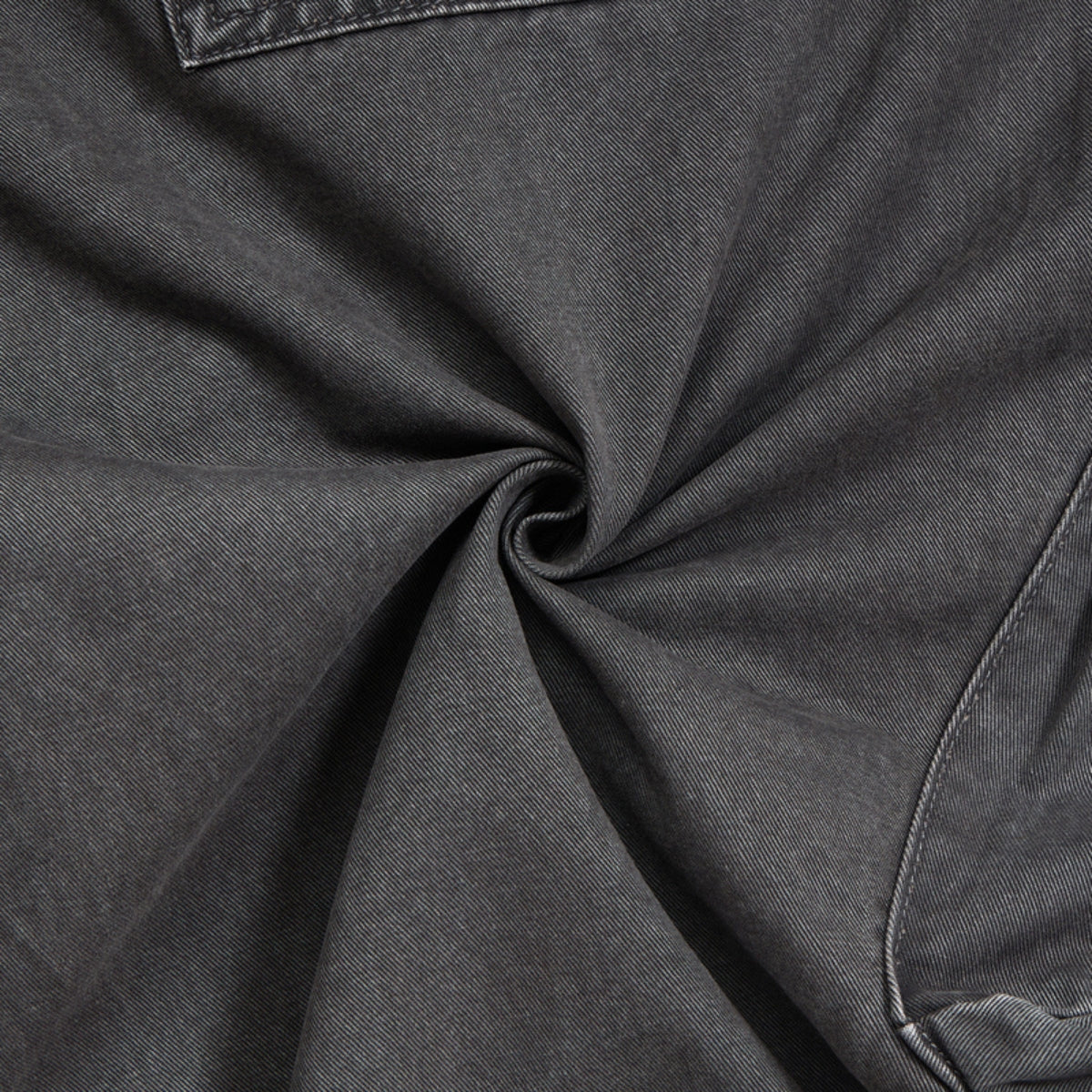 Bermudas con lavado vintage y salpicaduras de tinta