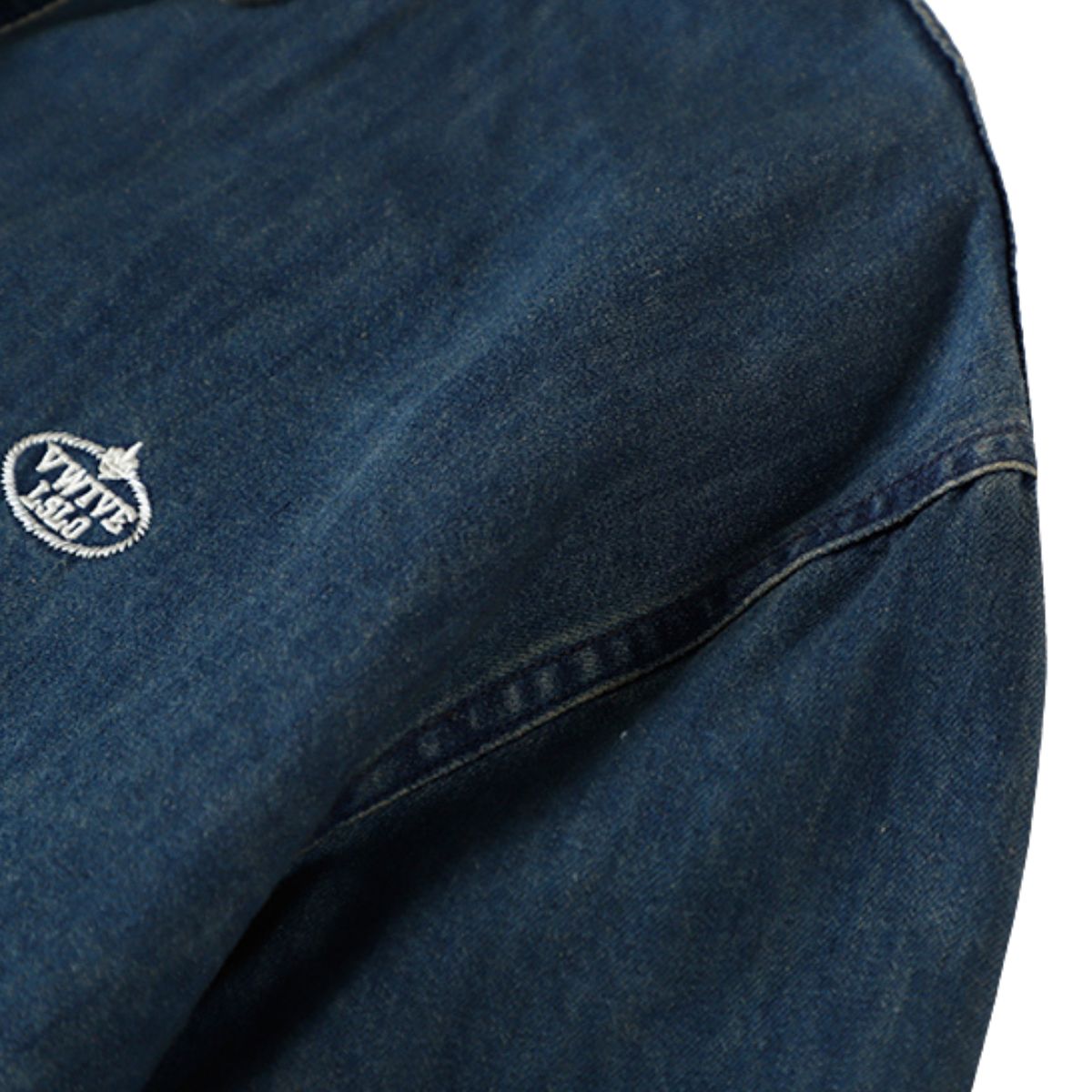 Vestido midi vaquero sin mangas con botones y aberturas en la parte delantera