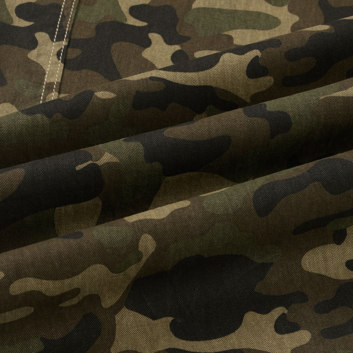 Camouflage Curved‑Blade Cargo Pants