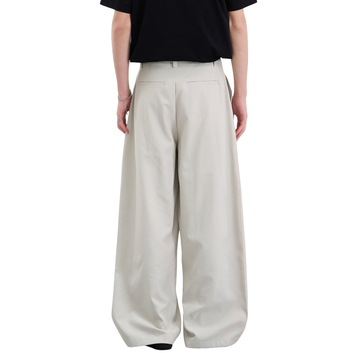 Minimalist Wide-Leg Pleated Pants