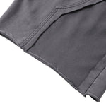 Pantalones cortos deportivos con bordes sin rematar y lavados a la piedra