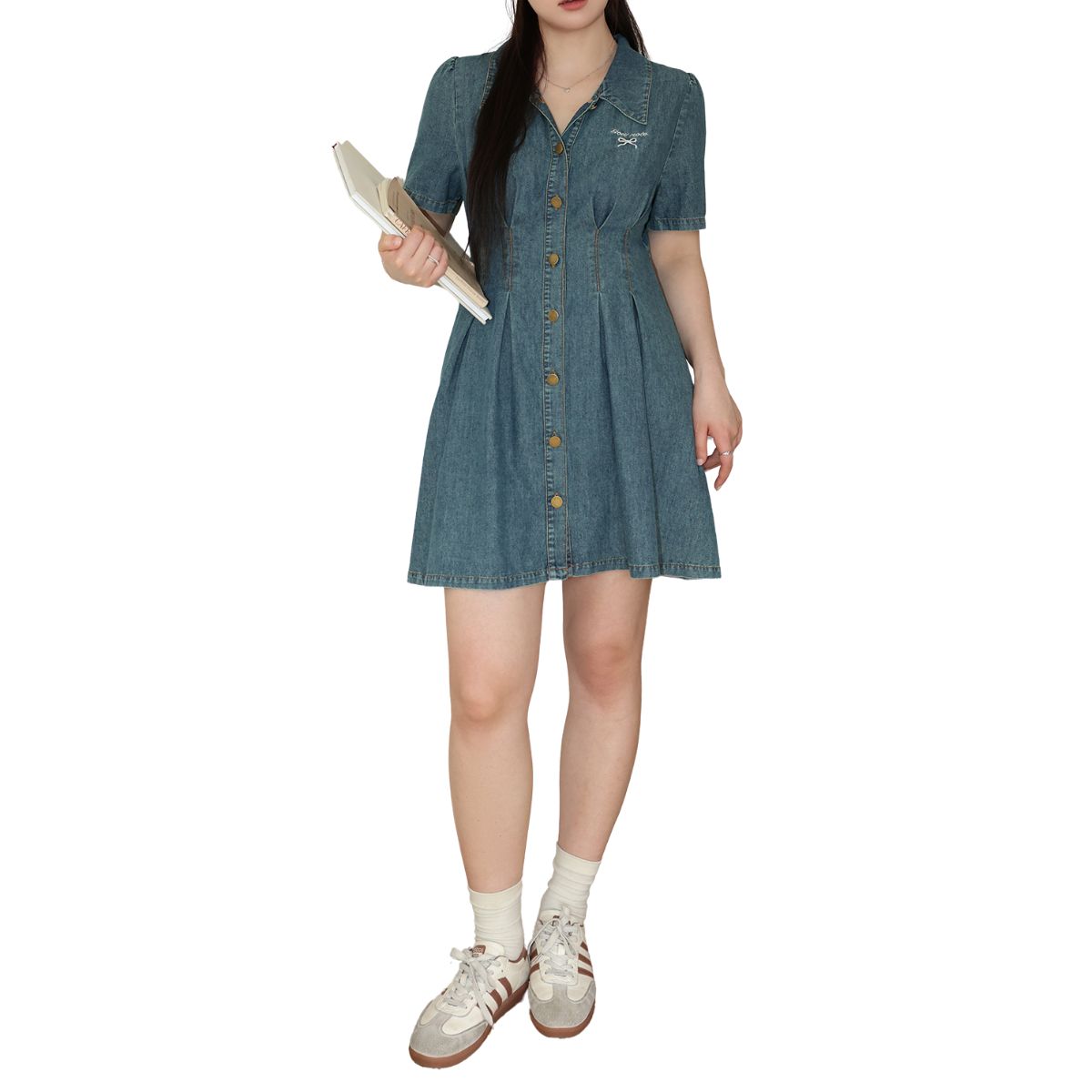 Minivestido vaquero con corsé bordado con lazo