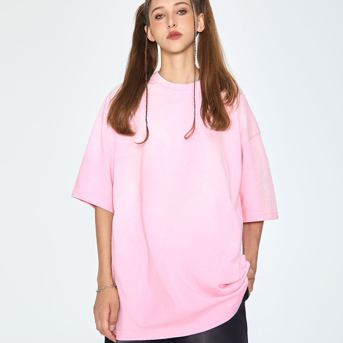 Camiseta rosa lavada a la piedra para mujer de 7.5 oz