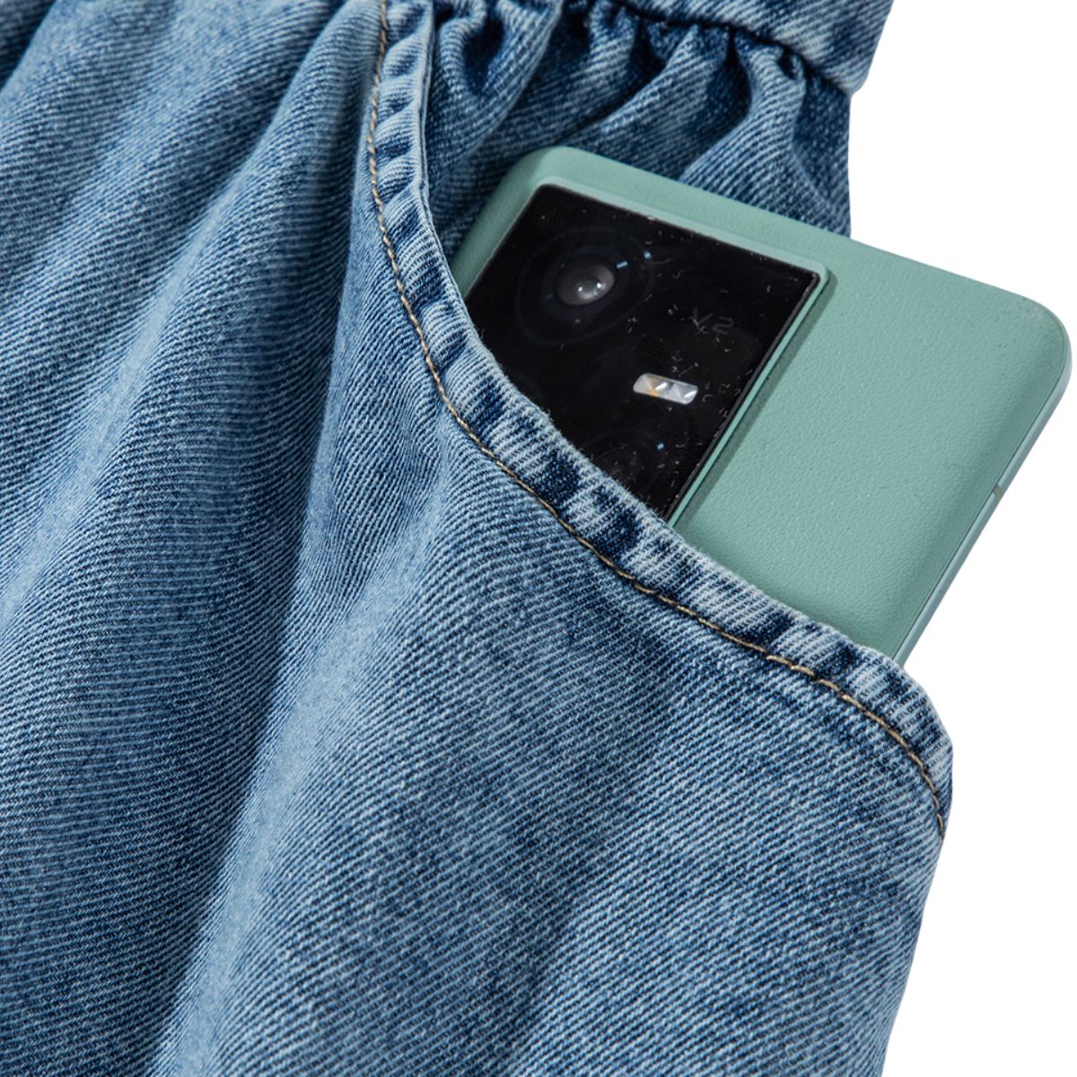 Falda vaquera con bordado de perlas y lavado vintage