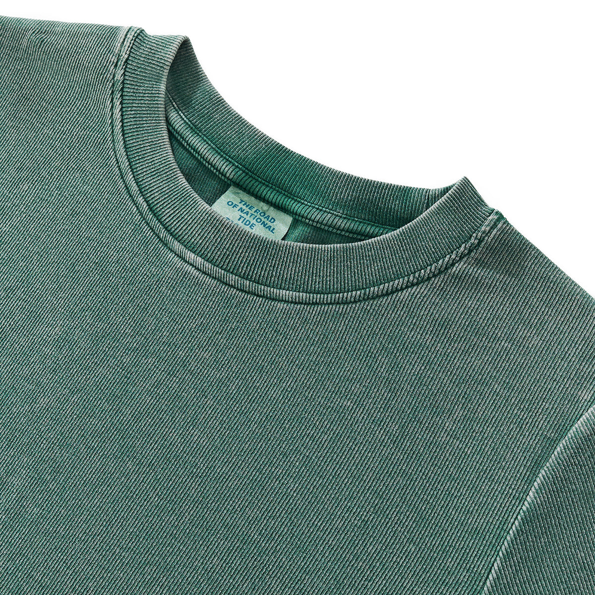 Camiseta de algodón lavado, corte entallado y cintura plisada, 8.4 oz