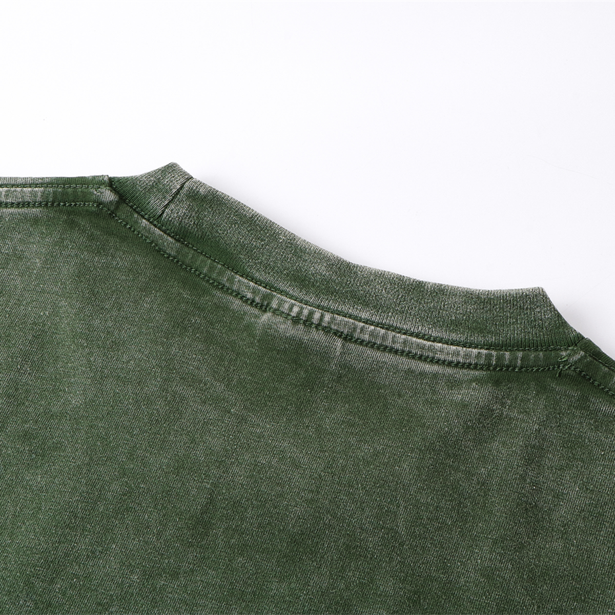 Camiseta lavada de corte holgado y peso pesado de 8.25 oz