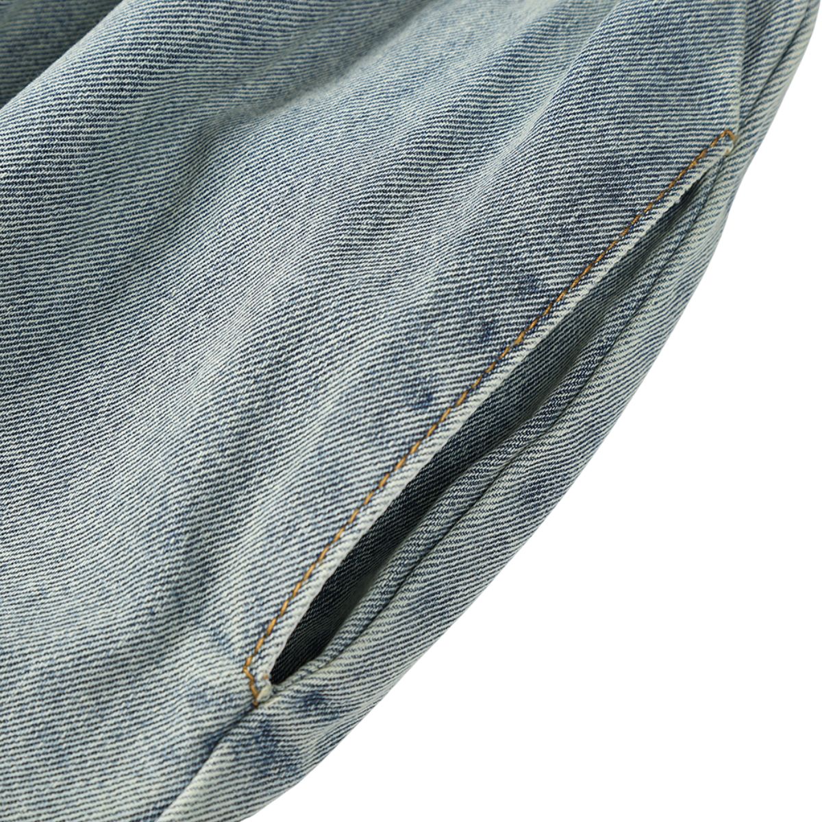 Falda vaquera con bordado de perlas y lavado vintage