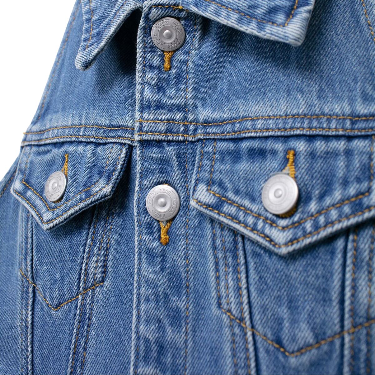 Falda vaquera con bordado de perlas y lavado vintage