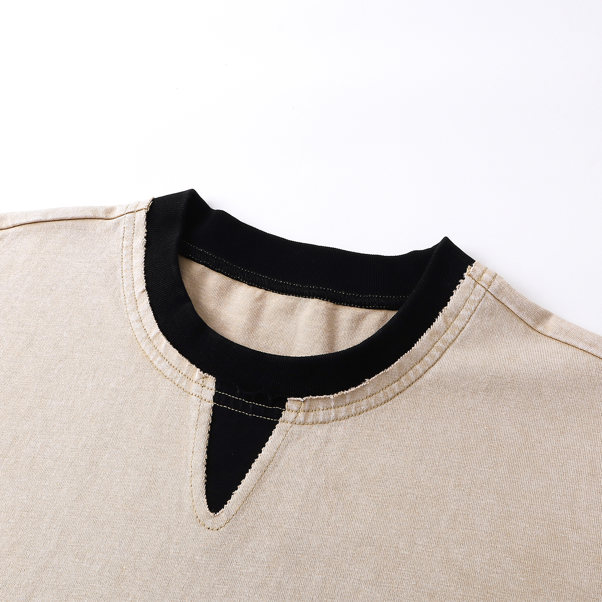 Camiseta batik vintage lavada con ribetes de 7.5 oz