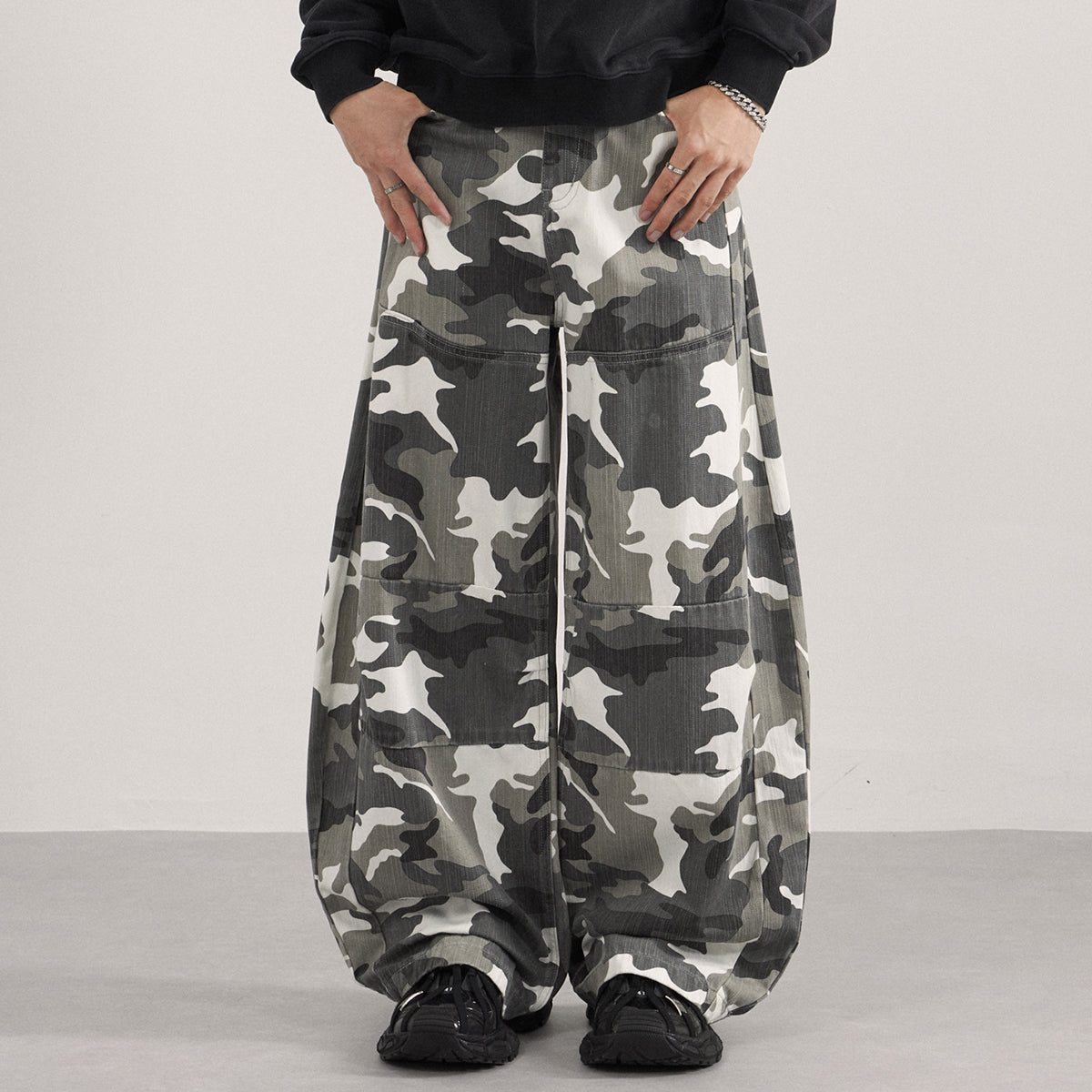 Utility Style Camo Print Wide Leg Cargo Pants