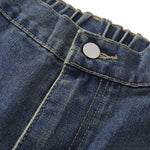 Bermudas con apliques de estrellas y bordes sin rematar en contraste