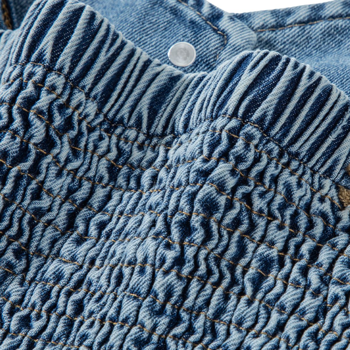 Falda vaquera con bordado de perlas y lavado vintage