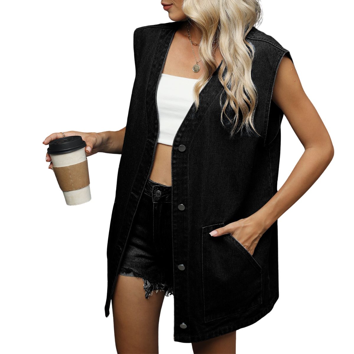 Shorts vaqueros con mariposas bordadas y adornados con perlas