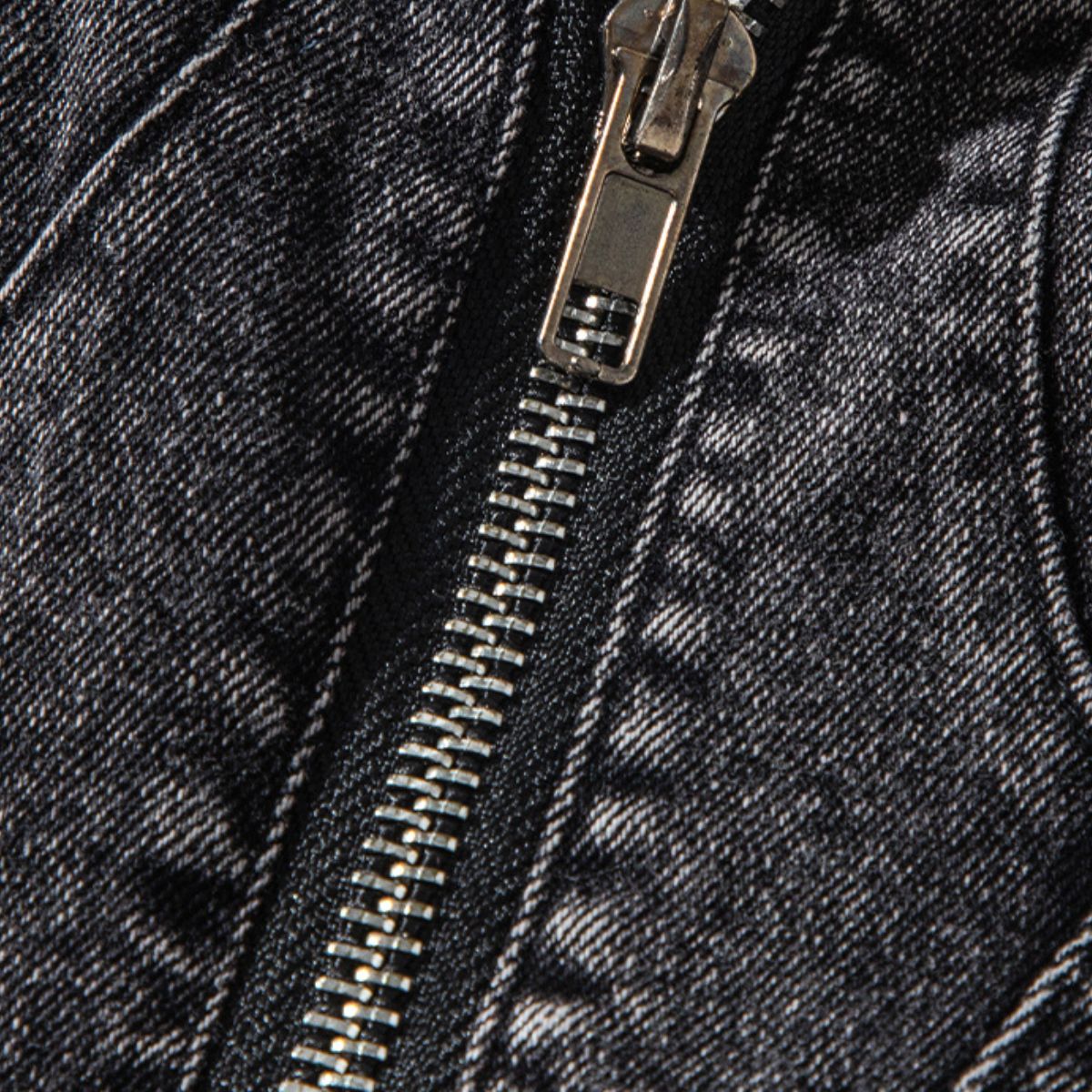 Falda vaquera con bordado de perlas y lavado vintage