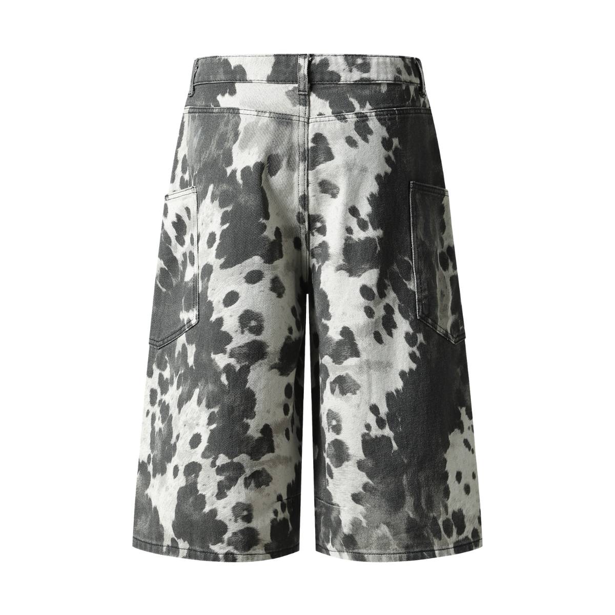 Bermudas de mezclilla desgastada con estampado de salpicaduras