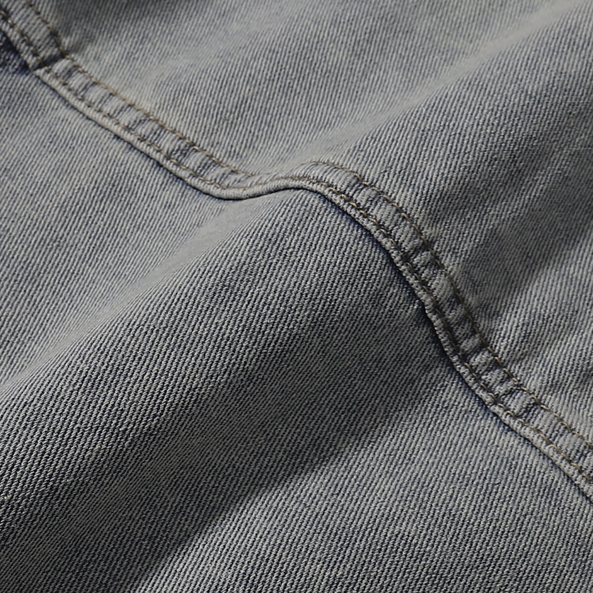 Shorts vaqueros con mariposas bordadas y adornados con perlas