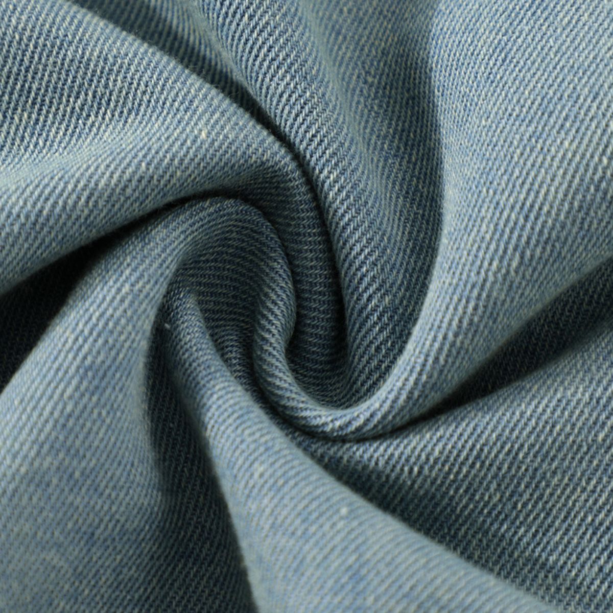 Falda vaquera con bordado de perlas y lavado vintage