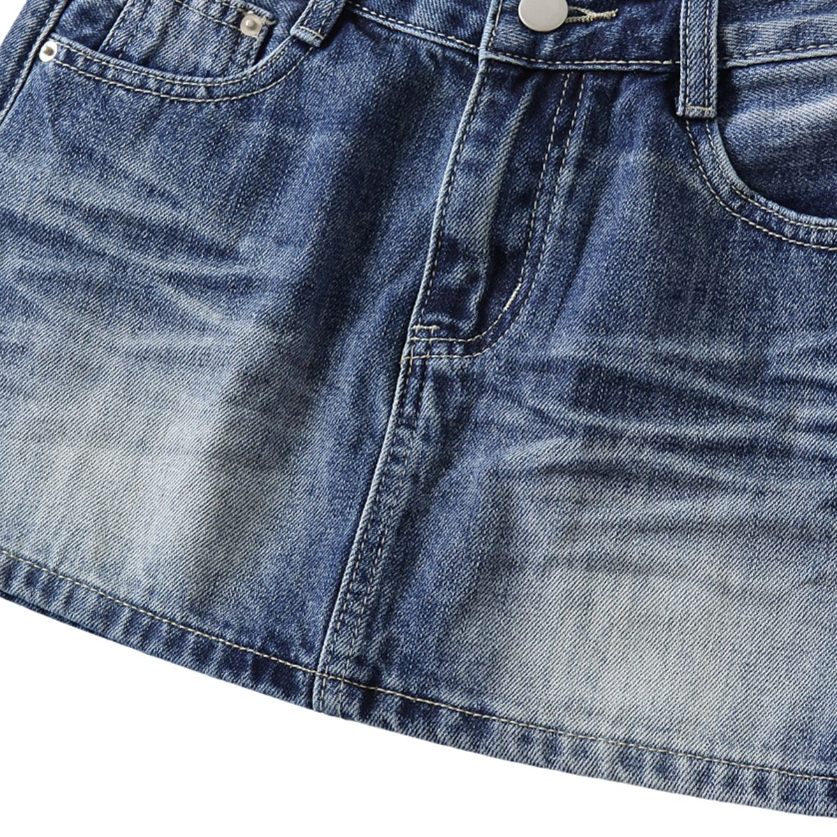 Falda vaquera con bordado de perlas y lavado vintage