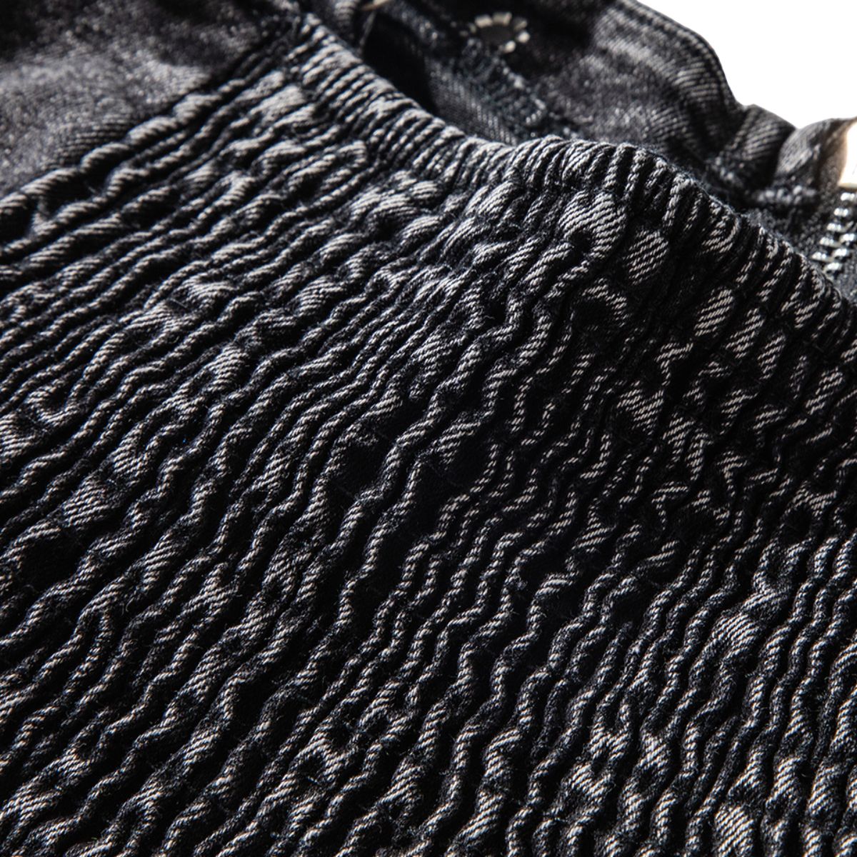 Falda vaquera con bordado de perlas y lavado vintage