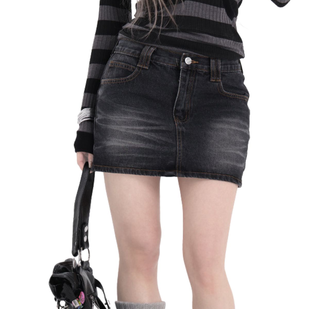 Falda vaquera con bordado de perlas y lavado vintage