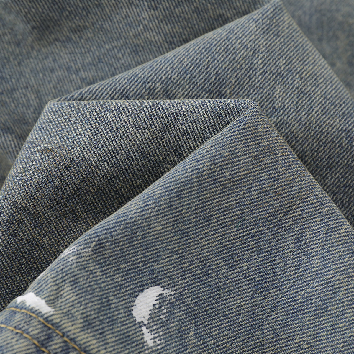 Bermudas con lavado vintage y salpicaduras de tinta