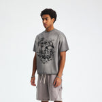 Camiseta gótica pesada con gráficos y bordes sin rematar