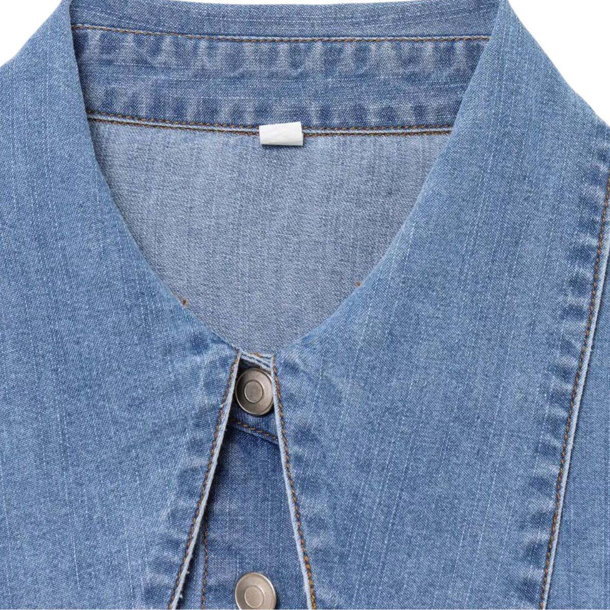 Vestido midi vaquero sin mangas con botones y aberturas en la parte delantera