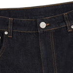 Vaqueros ombré con recortes y bordados florales de mariposas