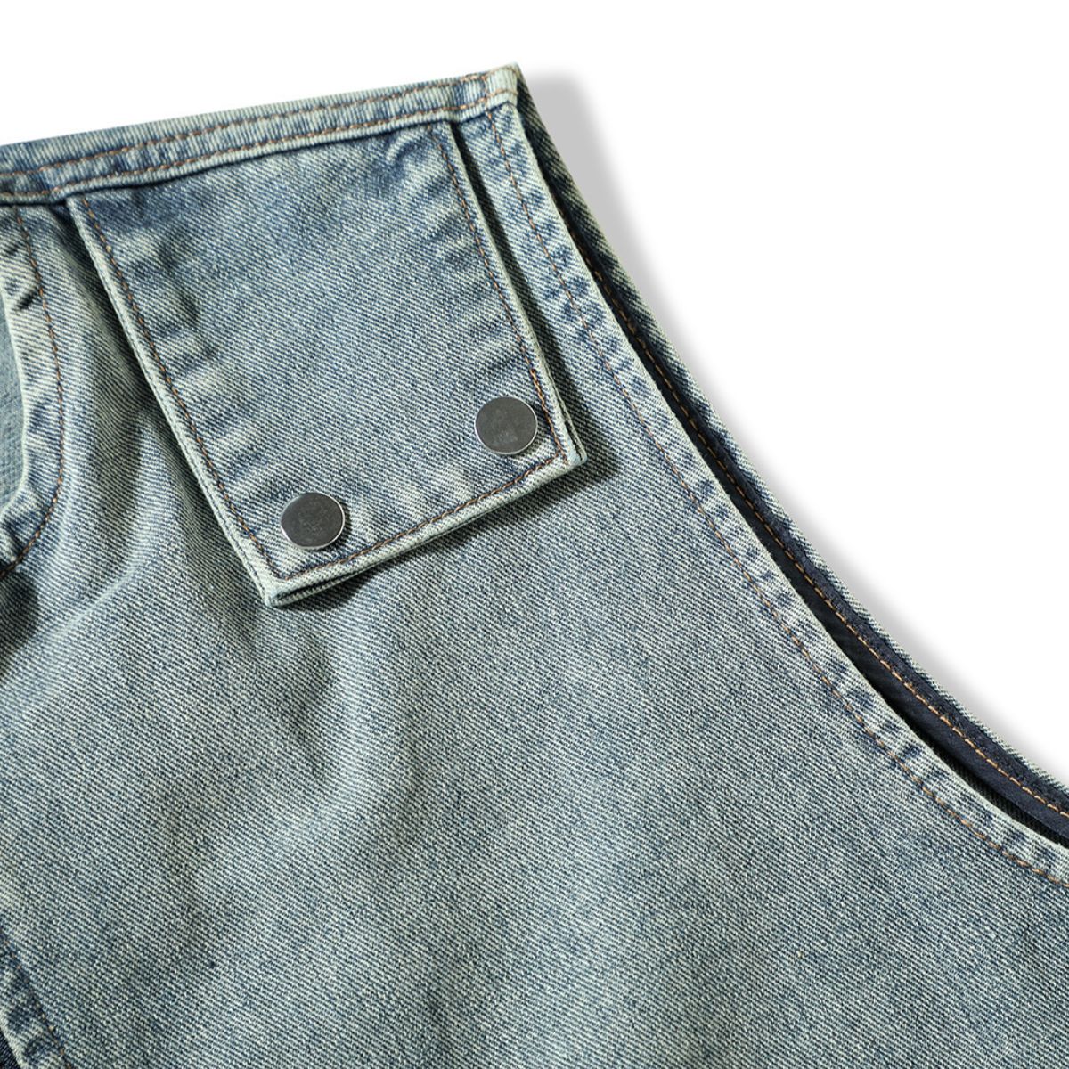 Shorts vaqueros con mariposas bordadas y adornados con perlas