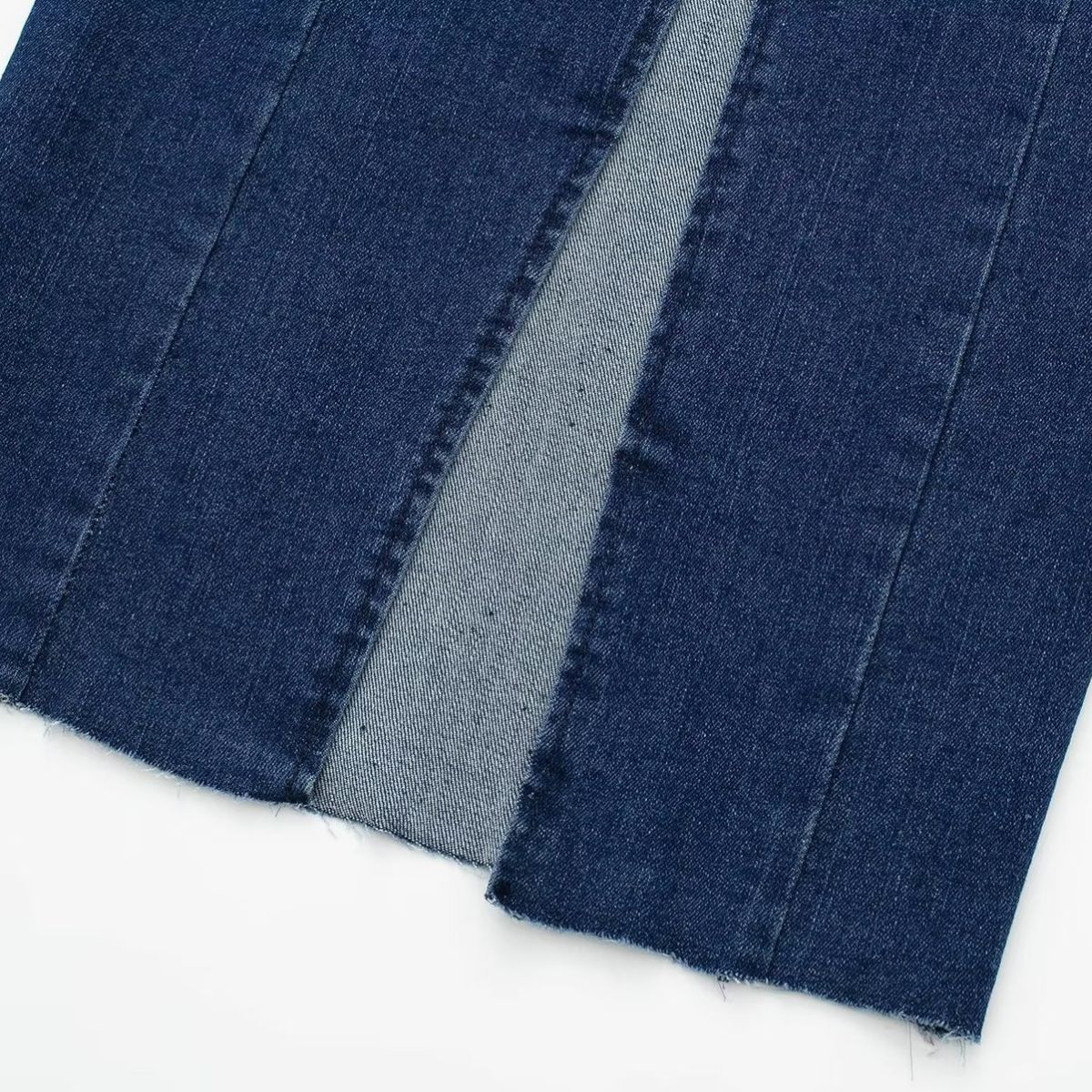 Falda vaquera con bordado de perlas y lavado vintage